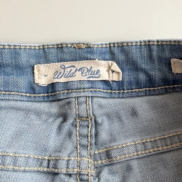 WILD BLUE CUT OFF SHORTIE JEAN SHORTS - Picture 5 of 8